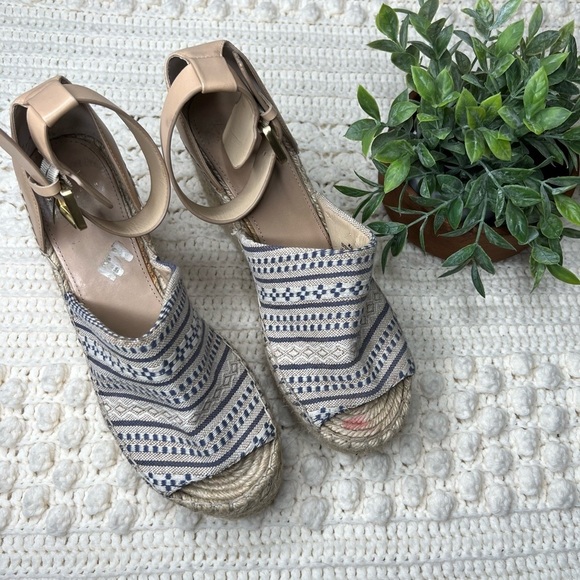 MARC FISHER Women’s Adalyn 2 Boho Printed Wedge Platform Sandal Cream Blue 11 - Picture 2 of 15